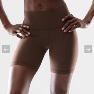 Aritzia TNALIFE™ CHEEKY HI-RISE 7" SHORT